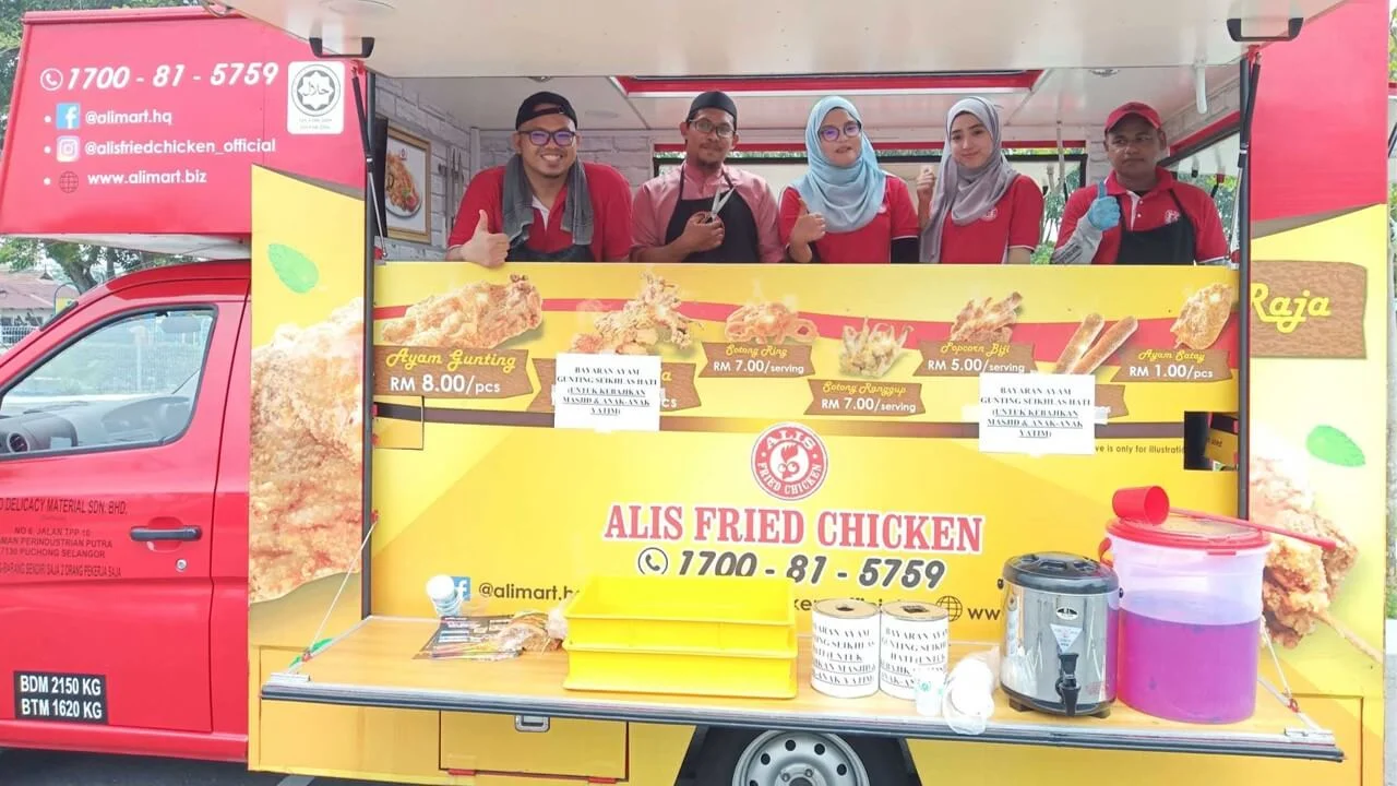 Program HOPE oleh ALIS Fried Chicken ialah inisiatif bantuan makanan yang bertujuan menyokong komuniti yang kurang berkemampuan. Melalui kerjasama dengan NGO dan kumpulan tempatan, kami menyalurkan bantuan keperluan asas kepada mereka yang memerlukan.