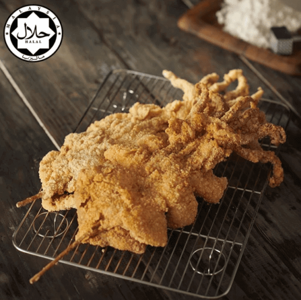 Alis Friend Chicken launched the new brand Cumi-Cume Sotong Raja in 2015.